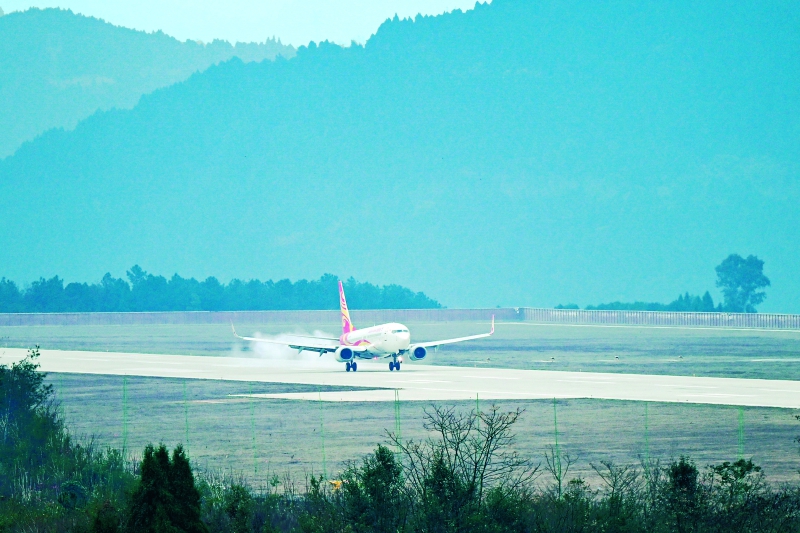 阆中古城机场正式通航 南充迈入“双机场”时代
